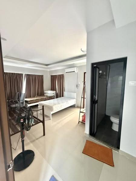 Bungalow House for Rent in Tanjung Tokong @ Bungalow (Tanjung Tokong) - Gan Chun Kai - Bedroom - PropertyGuru.com.my