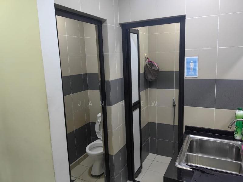 Shop / Office for Rent in Happy Garden (Kuchai Lama) - Jan Hiew - Bathroom - PropertyGuru.com.my