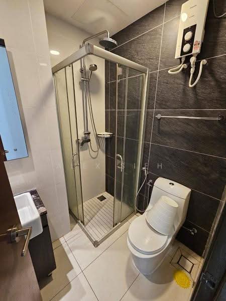 Condominium for Rent at Bay Point @ Country Garden Danga Bay - Alex Sieh - Bathroom - PropertyGuru.com.my