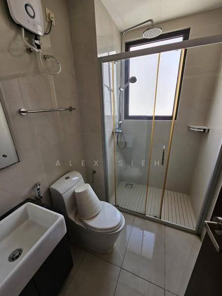 Condominium for Rent at Bay Point @ Country Garden Danga Bay - Alex Sieh - Bathroom - PropertyGuru.com.my