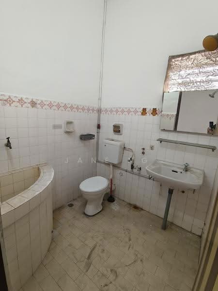 Rumah Teres 2-Tingkat untuk Dijual di Taman Kekwa (Bukit Mertajam) - Jane Ng - Bathroom - PropertyGuru.com.my