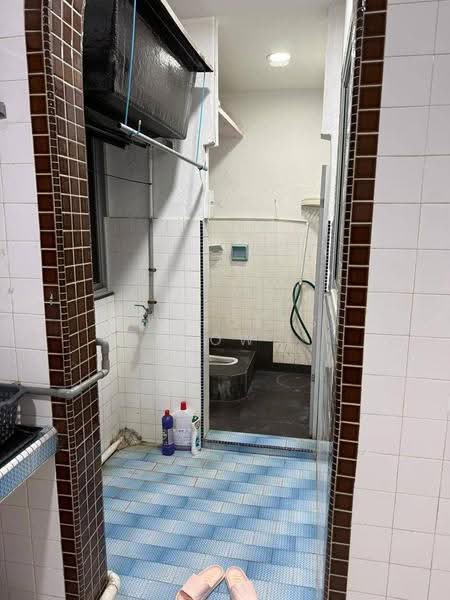 Rumah Flat untuk Disewa di Flat Taman Ungku Tun Aminah - Nicholas Low - Bathroom - PropertyGuru.com.my