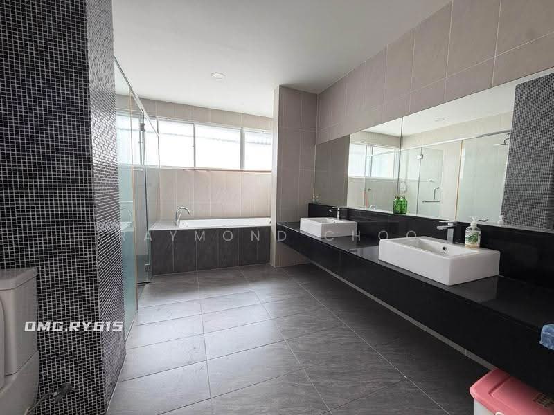 Semi-Detached House for Sale in Bandar Botanic (Klang) - Raymond Choo - Bathroom - PropertyGuru.com.my