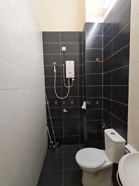 Rumah Teres 1-Tingkat untuk Dijual di Bandar Putra Kulai (Kulai) - Amber Ma - Bathroom - PropertyGuru.com.my