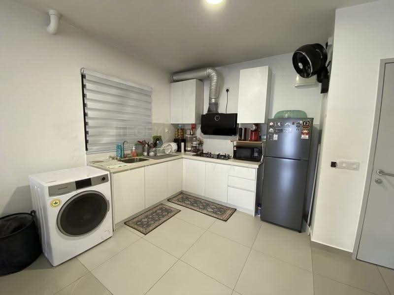Kediaman Servis untuk Dijual di Huni @ Eco Ardence - Eric Yap - Kitchen - PropertyGuru.com.my