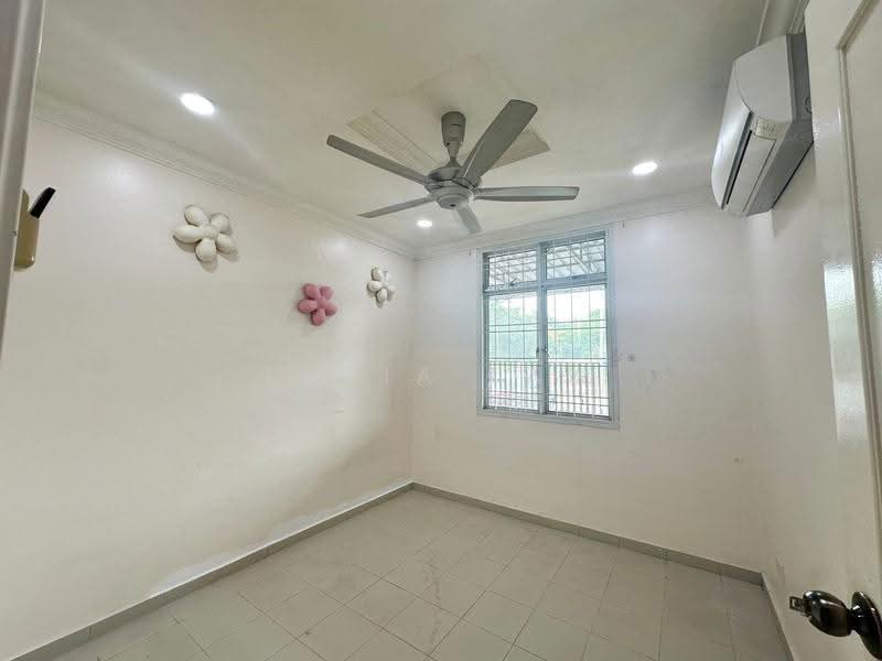 Apartment for Sale at Lake View Suites - Tycia Law - Bedroom - PropertyGuru.com.my