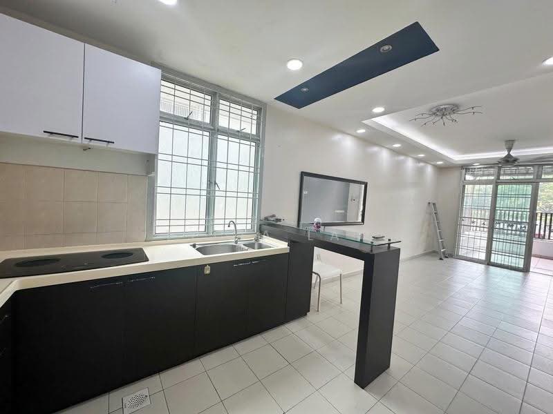 Apartment for Sale at Lake View Suites - Tycia Law - Kitchen - PropertyGuru.com.my