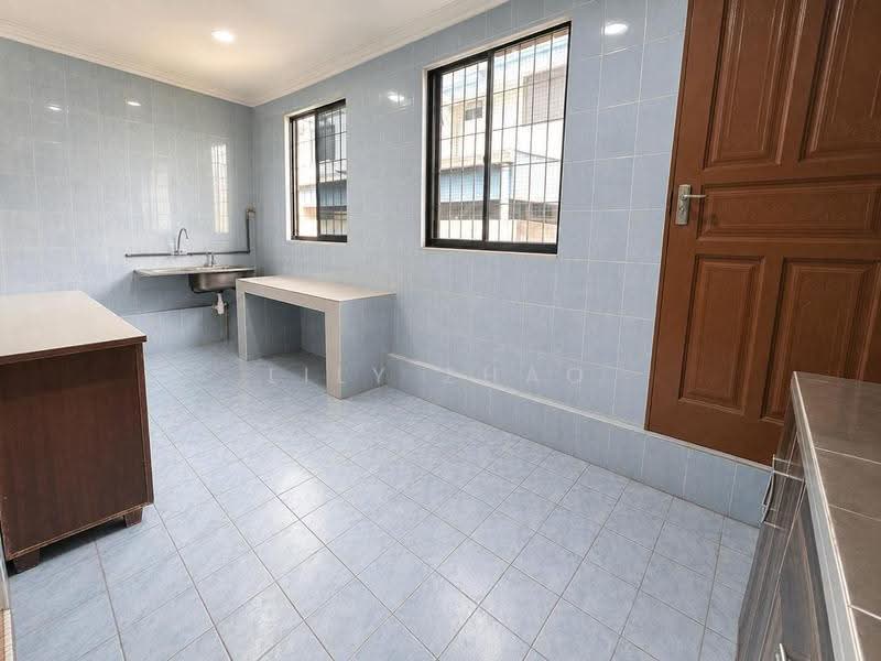 Rumah Teres 2-Tingkat untuk Disewa di Donggongon (Penampang) - Lily Zhao - Kitchen - PropertyGuru.com.my