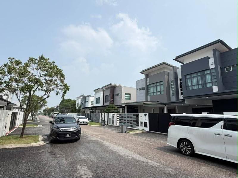 Semi-Detached House for Sale in Setia Tropika (Johor Bahru) - Shishi . - Exterior - PropertyGuru.com.my