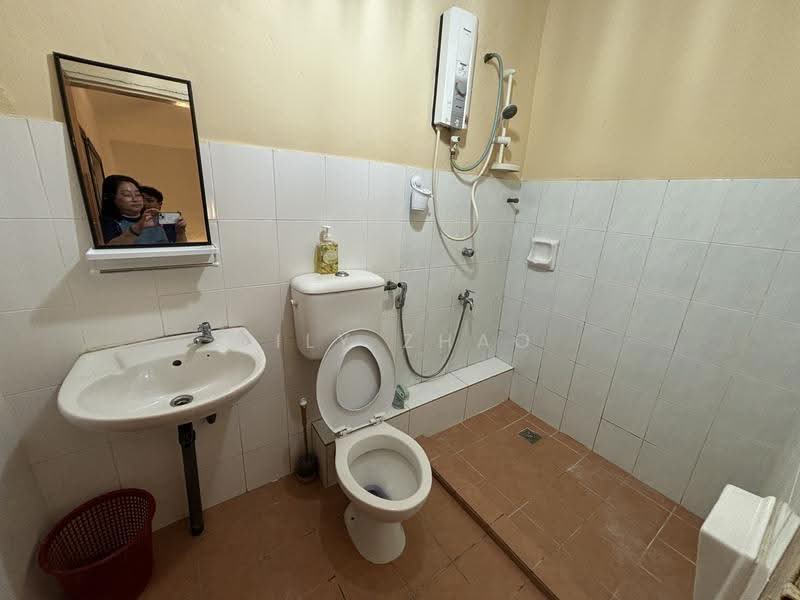 Townhouse for Rent in Penampang (Sabah) - Lily Zhao - Bathroom - PropertyGuru.com.my