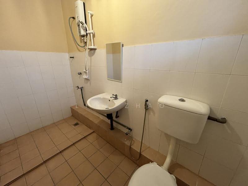 Townhouse for Rent in Penampang (Sabah) - Lily Zhao - Bathroom - PropertyGuru.com.my