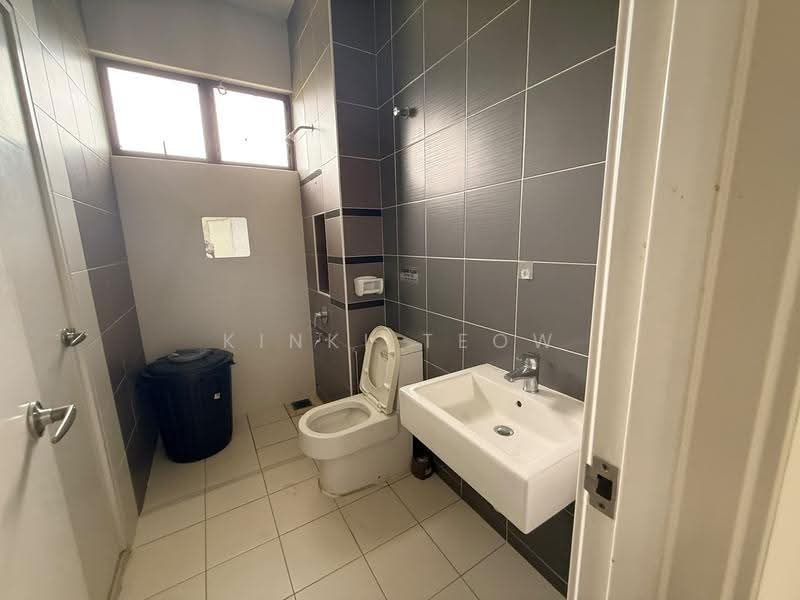 Semi-Detached House for Sale in Taman Nusa Idaman (Iskandar Puteri (Nusajaya)) - Kinki Teow - Bathroom - PropertyGuru.com.my