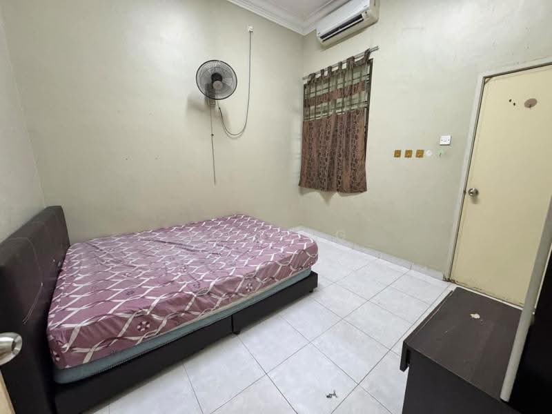 2-storey Terraced House for Rent in Johor Bahru (Johor) - YC Fung - Bedroom - PropertyGuru.com.my