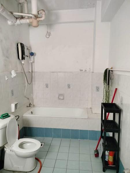 Kondominium untuk Disewa di Ridzuan Condominium - Adaw Zain - Bathroom - PropertyGuru.com.my