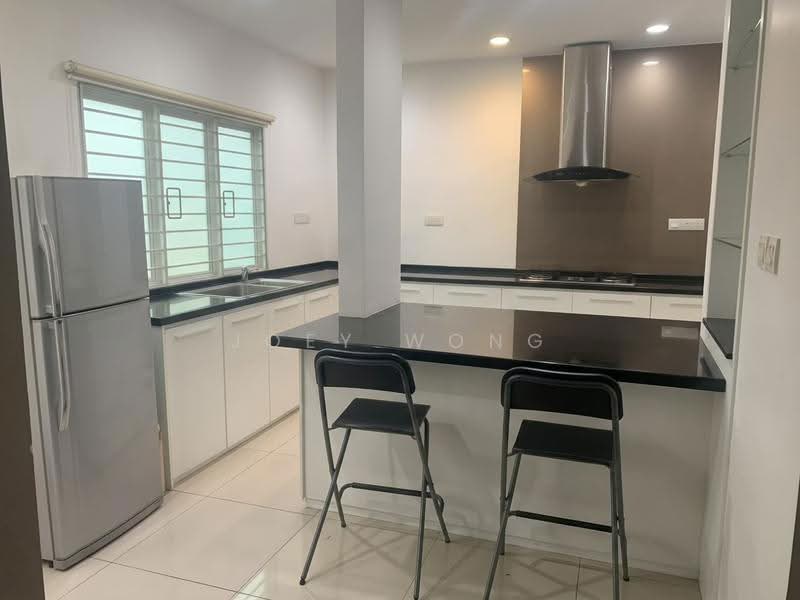 Rumah Teres 3-Tingkat untuk Dijual di Kinrara Residence (Puchong) - Joey Wong - Kitchen - PropertyGuru.com.my