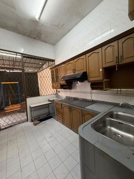 Semi-Detached House for Rent in Perling (Skudai) - YC Fung - Kitchen - PropertyGuru.com.my