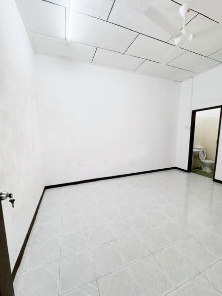 1-storey Terraced House for Rent in Taman Daya (Johor Bahru) - YC Fung - Bathroom - PropertyGuru.com.my