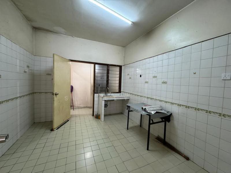 2-storey Terraced House for Rent in Taman Sea (Petaling Jaya) - Shirley Ng - Kitchen - PropertyGuru.com.my
