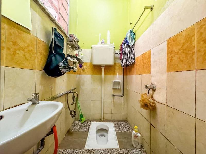 1-storey Terraced House for Sale in Taman Semenyih Impian (Semenyih) - Luqman Abdullah - Bathroom - PropertyGuru.com.my