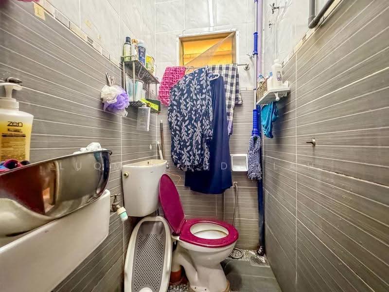 1-storey Terraced House for Sale in Taman Semenyih Impian (Semenyih) - Luqman Abdullah - Bathroom - PropertyGuru.com.my