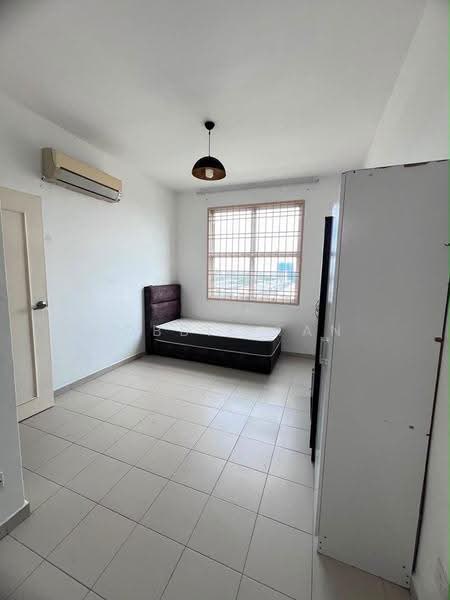 Apartment for Sale at Lake View Suites - Robbie Tan - Bedroom - PropertyGuru.com.my