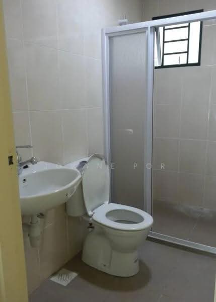 Kediaman Servis untuk Dijual di Connaught Avenue - Jovane Por - Bathroom - PropertyGuru.com.my