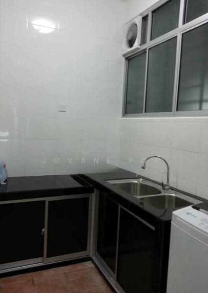 Kediaman Servis untuk Dijual di Connaught Avenue - Jovane Por - Kitchen - PropertyGuru.com.my