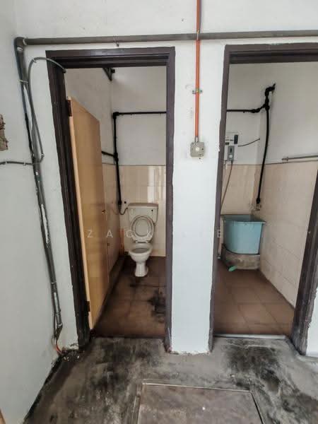 Factory for Rent in Taman Saujana Indah (Lunas) - Zack Lee - Bathroom - PropertyGuru.com.my