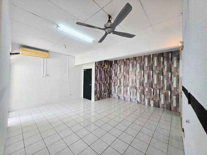 Pangsapuri untuk Dijual di Sri Puteri - Zul Syafiq - Living Room - PropertyGuru.com.my