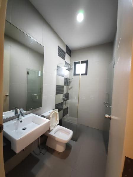 Rumah Berkembar untuk Disewa di Taman Equine (Seri Kembangan) - June Tan - PropertyGuru.com.my