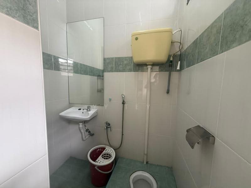 2-storey Terraced House for Rent in Taman Mount Austin (Tebrau) - YY Tey - Bathroom - PropertyGuru.com.my