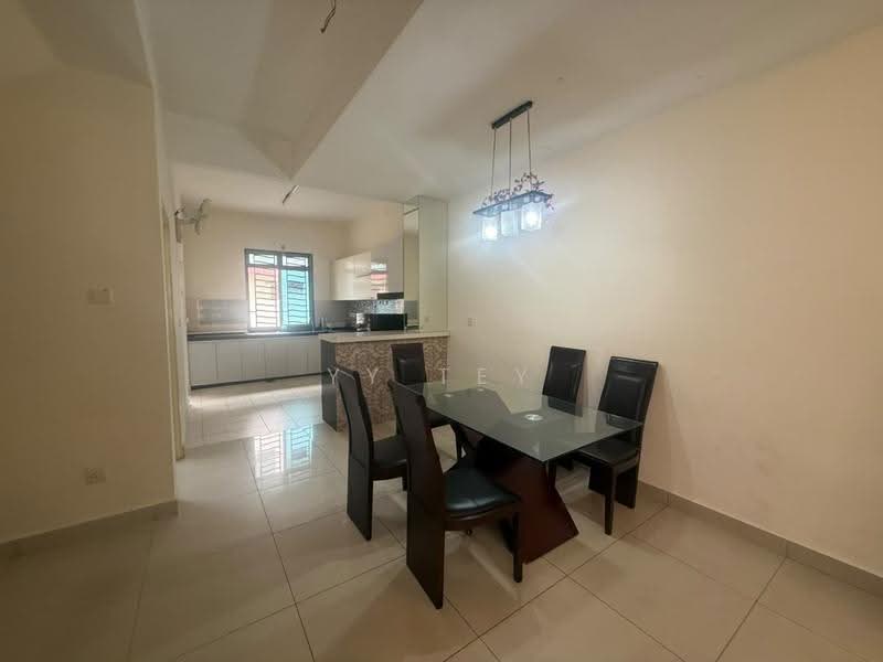 2-storey Terraced House for Rent in Taman Mount Austin (Tebrau) - YY Tey - Dining Room - PropertyGuru.com.my