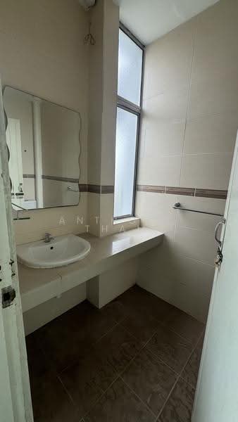 Pangsapuri untuk Disewa di Manor Apartment - Anthony Tham - Bathroom - PropertyGuru.com.my