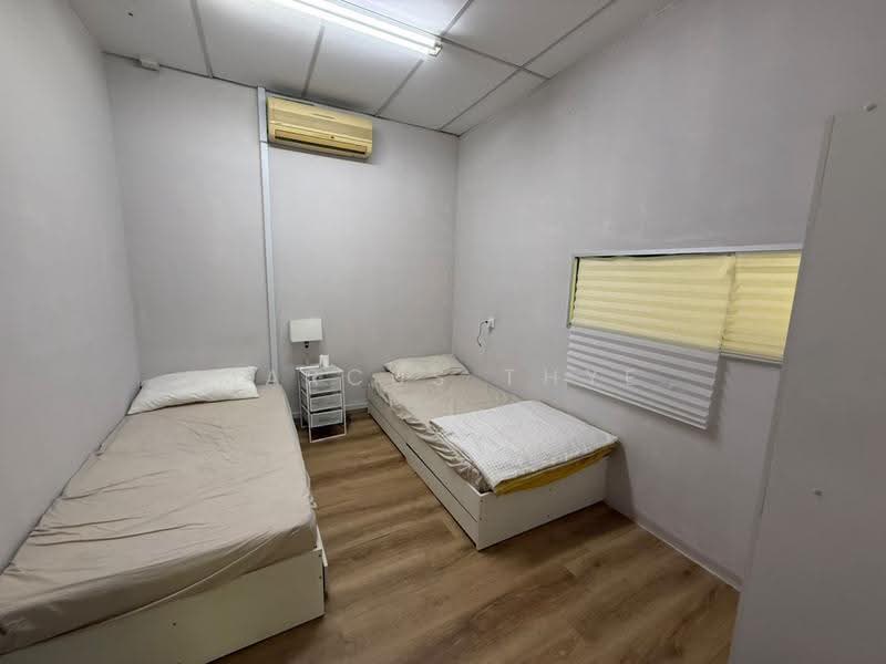 Kilang untuk Dijual di Taman Desa Cemerlang (Ulu Tiram) - Marcus Thye - Bedroom - PropertyGuru.com.my