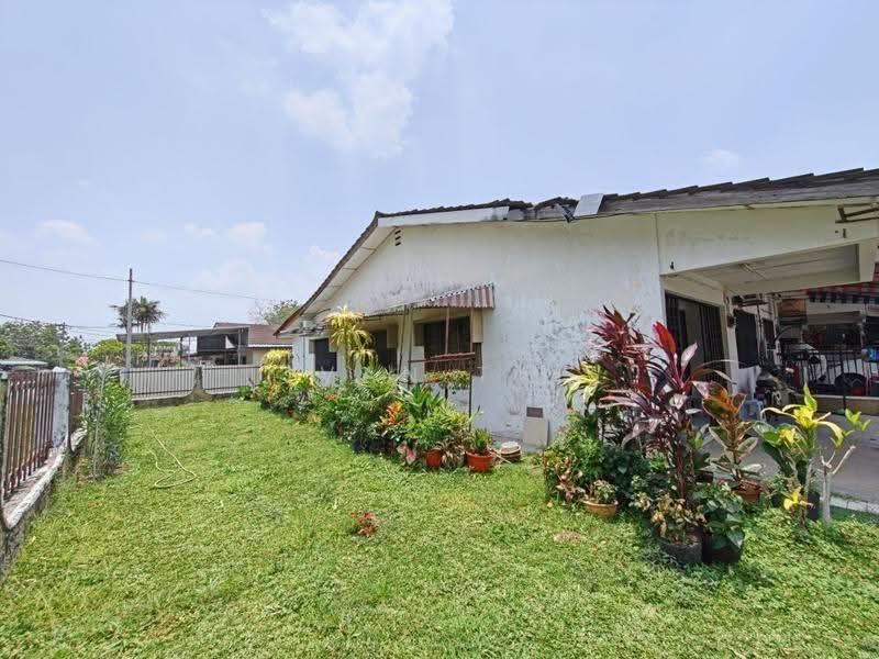 1-storey Terraced House for Sale in Taman Pertama (Ipoh) - Ivan Tai - Exterior - PropertyGuru.com.my