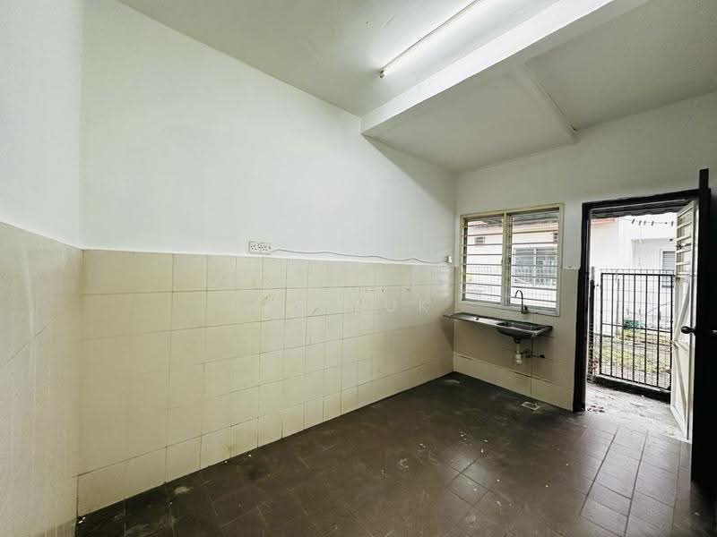 2-storey Terraced House for Sale in Taman Rawang Tin (Rawang) - SK Luk - Kitchen - PropertyGuru.com.my