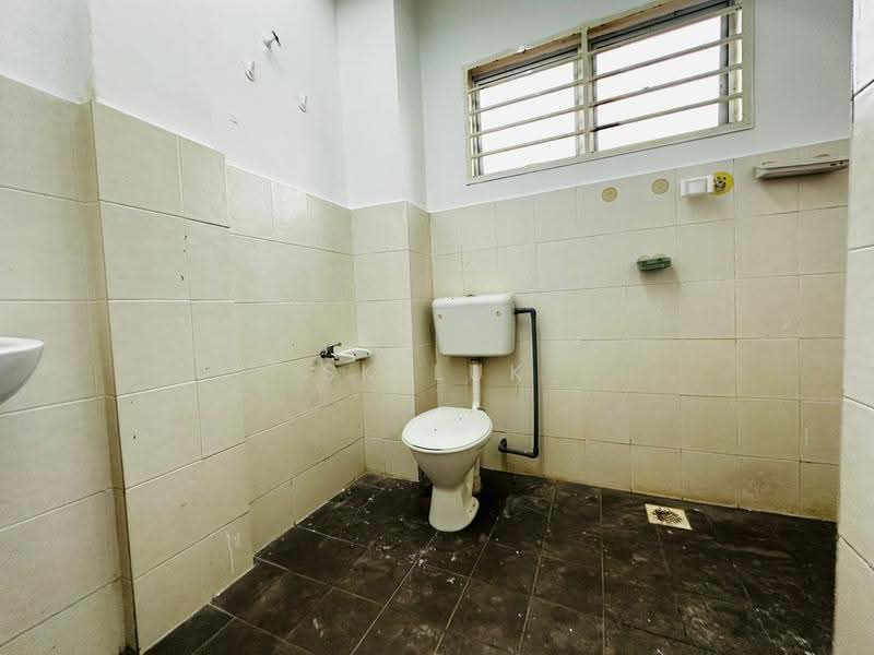 2-storey Terraced House for Sale in Taman Rawang Tin (Rawang) - SK Luk - Bathroom - PropertyGuru.com.my