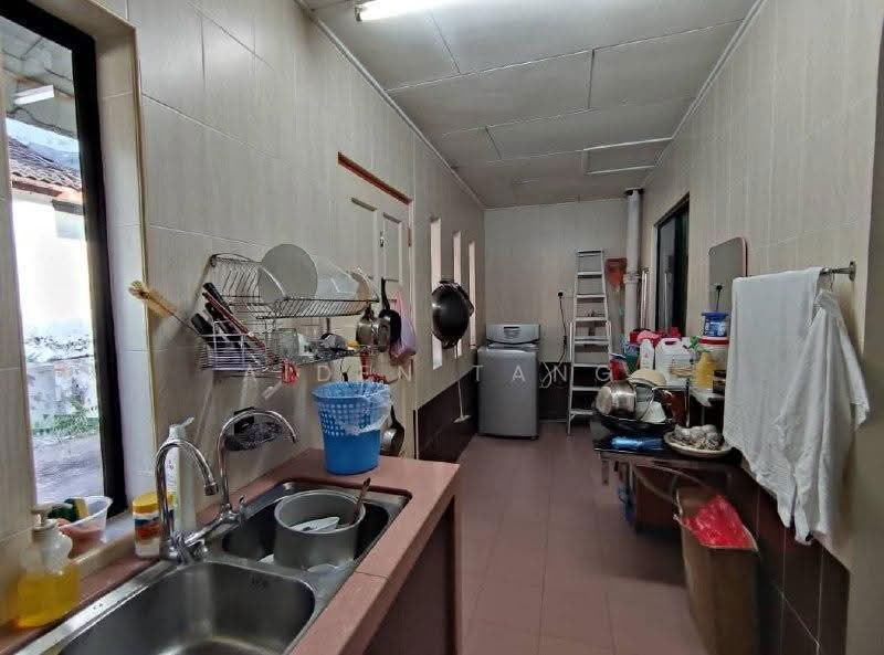 1-storey Terraced House for Sale in Taman Johor Jaya (Johor Bahru) - Aiden Tang - Kitchen - PropertyGuru.com.my