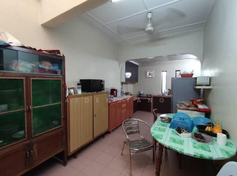 1-storey Terraced House for Sale in Taman Johor Jaya (Johor Bahru) - Aiden Tang - Kitchen - PropertyGuru.com.my