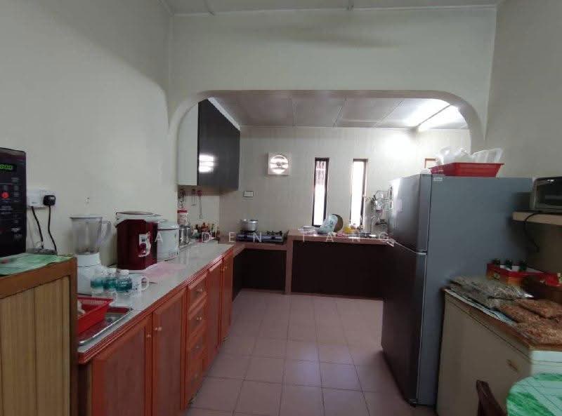 1-storey Terraced House for Sale in Taman Johor Jaya (Johor Bahru) - Aiden Tang - Kitchen - PropertyGuru.com.my