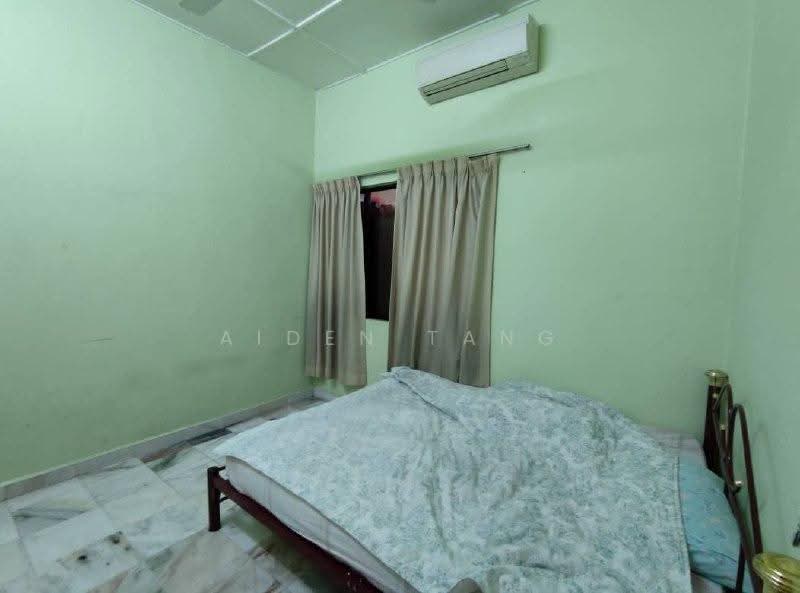 1-storey Terraced House for Sale in Taman Johor Jaya (Johor Bahru) - Aiden Tang - Bedroom - PropertyGuru.com.my