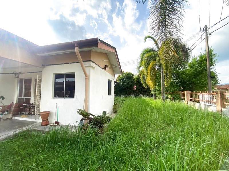 1-storey Terraced House for Sale in Taman Pelangi Semenyih (Semenyih) - Azli Ibrahim - Exterior - PropertyGuru.com.my