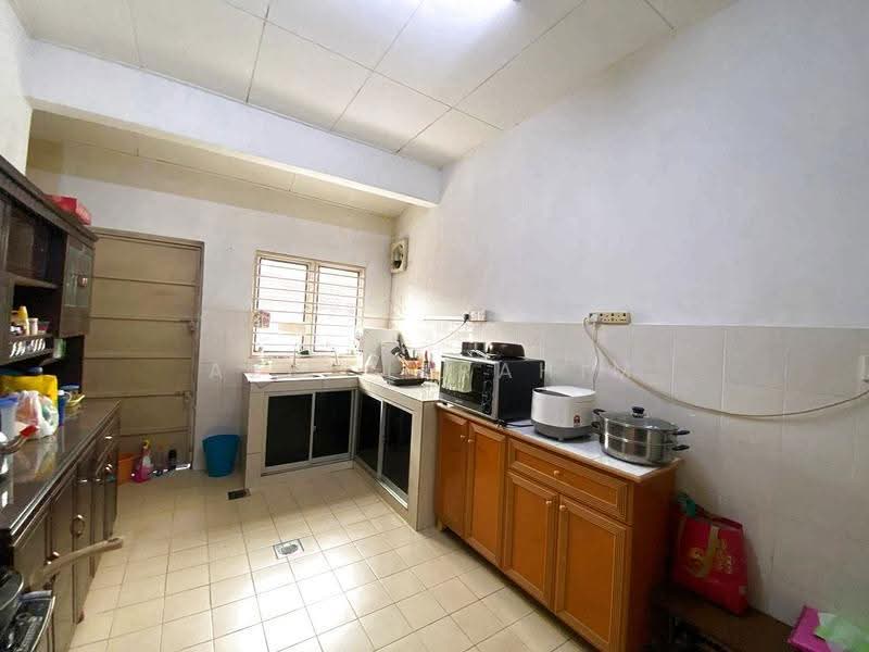 1-storey Terraced House for Sale in Taman Pelangi Semenyih (Semenyih) - Azli Ibrahim - Kitchen - PropertyGuru.com.my