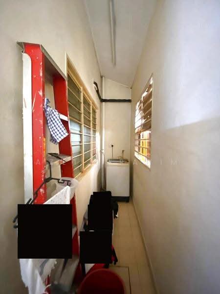 1-storey Terraced House for Sale in Taman Pelangi Semenyih (Semenyih) - Azli Ibrahim - Corridor - PropertyGuru.com.my