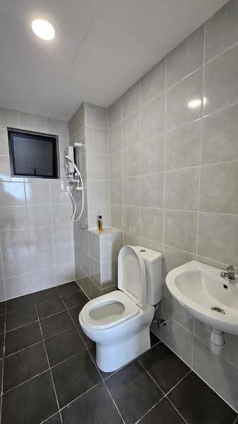 Kediaman Servis untuk Disewa di Duduk Se.Ruang @ Eco Sanctuary - Sinclair Tan - Bathroom - PropertyGuru.com.my