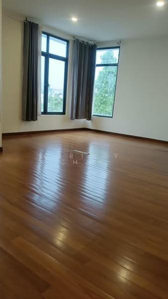 Rumah Berkembar untuk Disewa di Taman Equine (Seri Kembangan) - Christy Chan - Living Room - PropertyGuru.com.my