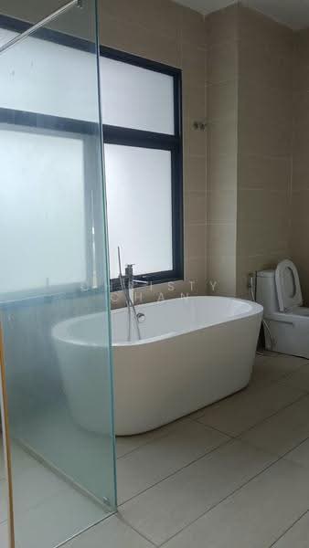Rumah Berkembar untuk Disewa di Taman Equine (Seri Kembangan) - Christy Chan - Bathroom - PropertyGuru.com.my