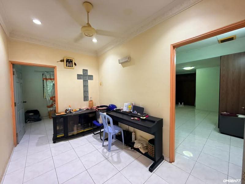 2-storey Terraced House for Sale in Bandar Bukit Tinggi (Klang) - Stephanie Lim - Living Room - PropertyGuru.com.my