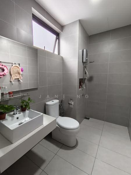 Kediaman Servis untuk Dijual di ASTON ACACIA - Jane Ng - Bathroom - PropertyGuru.com.my