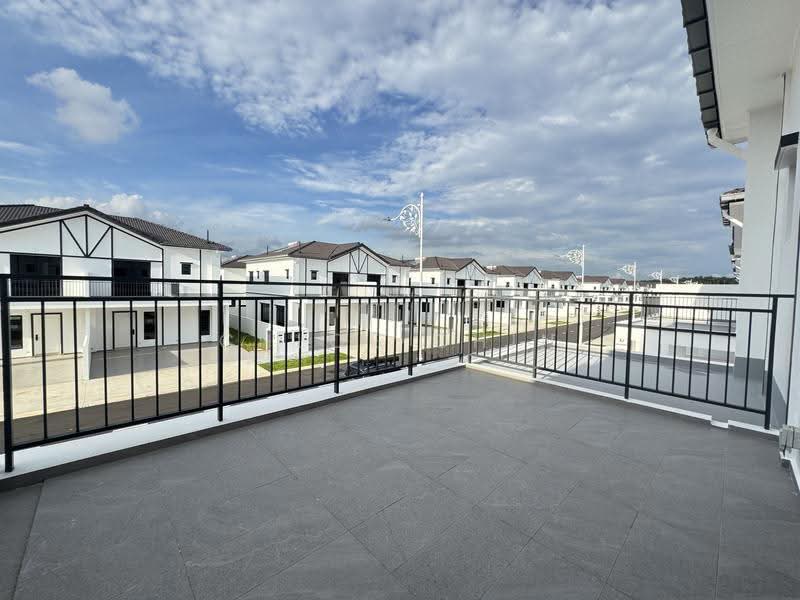Cluster House for Sale in Taman Ekoflora (Johor Bahru) - Chloe Chin - Balcony - PropertyGuru.com.my